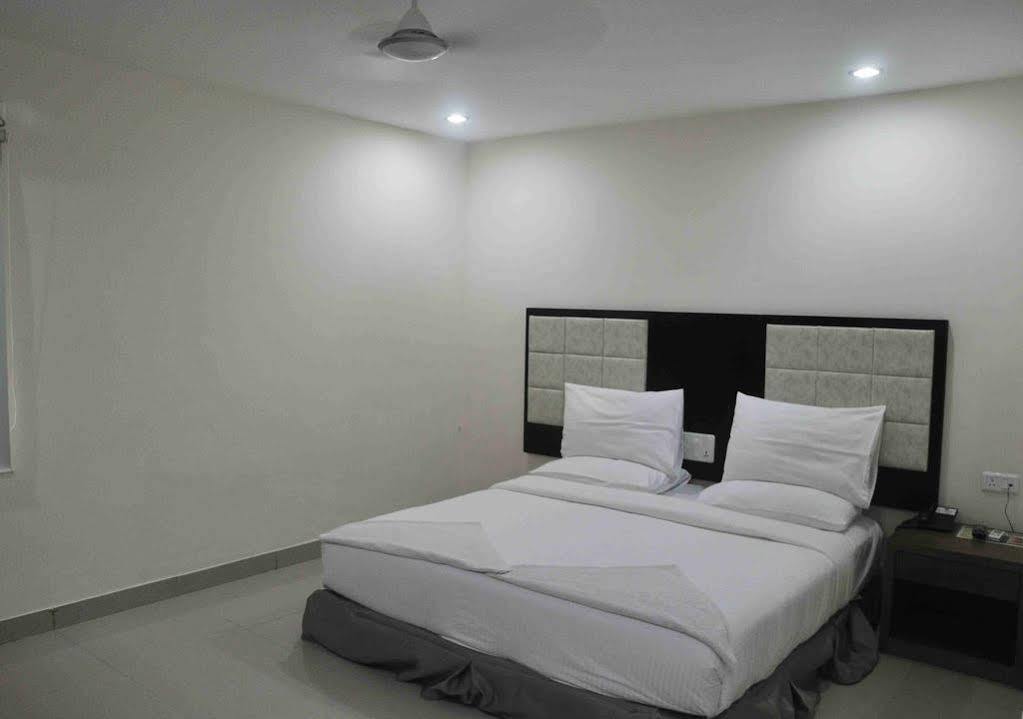 Hotel At Home Suites , Gachibowli, Hyderabad Exterior photo